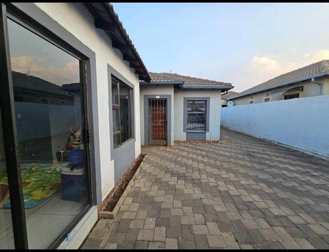 2 BEDROOM HOUSE FOR SALE IN CLAYVILLE